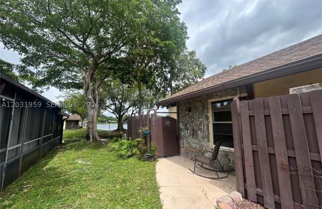 322 Briarwood Cir Gallery 2
