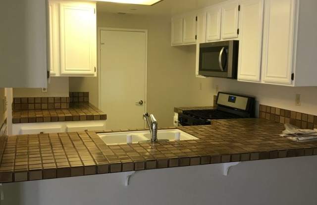 2477 Orangewood Gallery 3