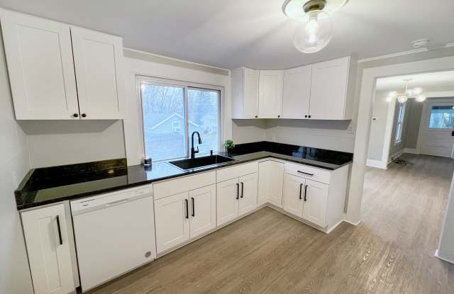 102 Hazel Street - 102 Hazel Street, Liverpool, NY 13088