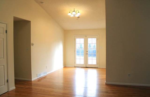 Lovely 3-Bedroom Home with Finished Basement & Fenced Yard in Fort Collins Gallery 4