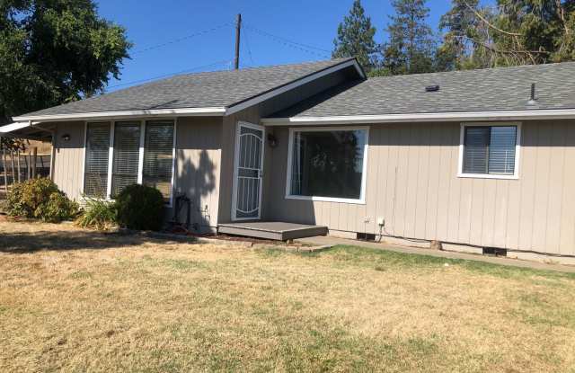 3 Bed / 2 Bath Home with RV Parking in Eagle Point!! photos photos