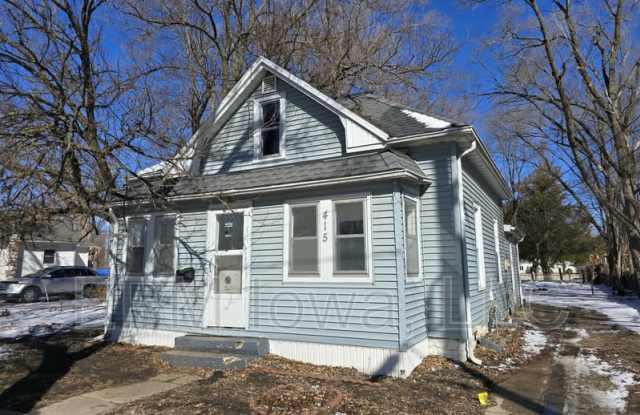 415 Adams Street - 415 Adams Street, Waterloo, IA 50703