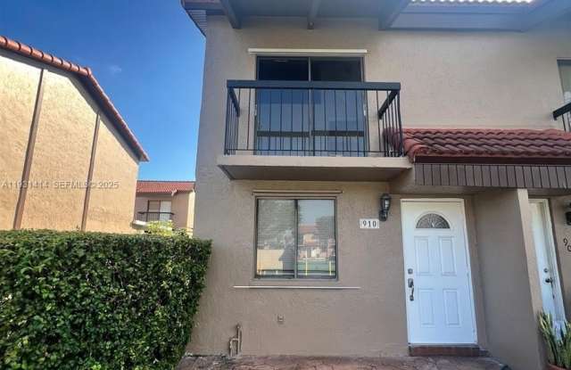 1909 SW 107th Ave photos photos