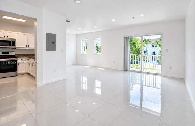 8800 NW 97th Ave photos photos