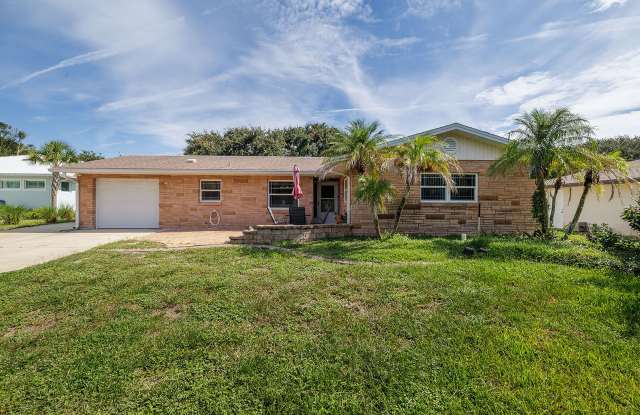 Pet-Friendly 2 bedroom/2 bath 1 car garage monthly only Gallery 1