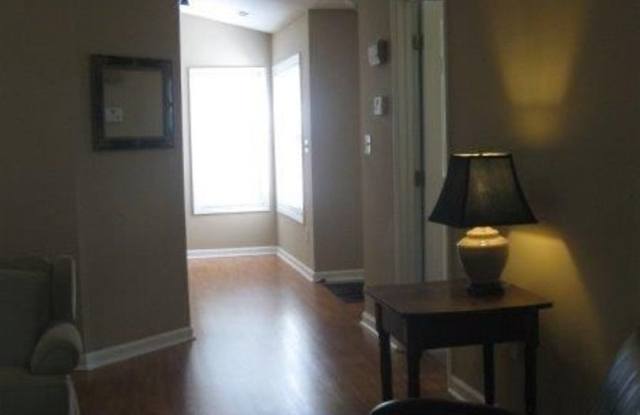Room in 2 Bedroom Home at Sunpointe Dr Gallery 4