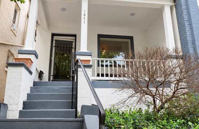 1841 ONTARIO Place NW Gallery 1