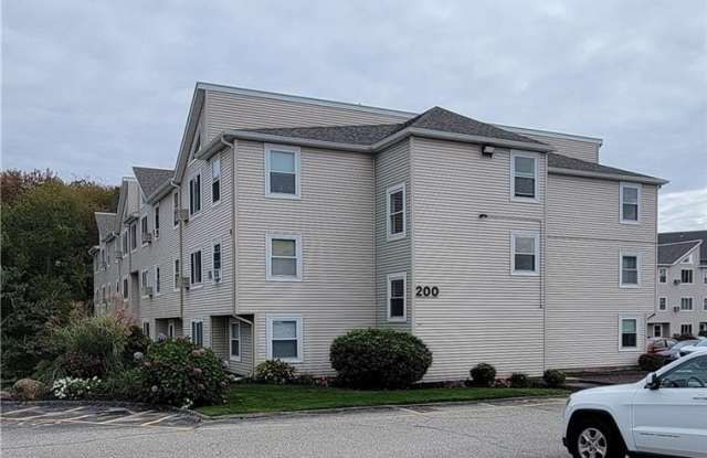 200 Woodlawn Avenue unit: 207 - 200 Woodlawn Avenue, North Providence, RI 02904