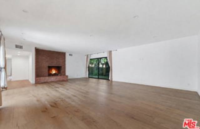 393 Huntley Drive Gallery 2