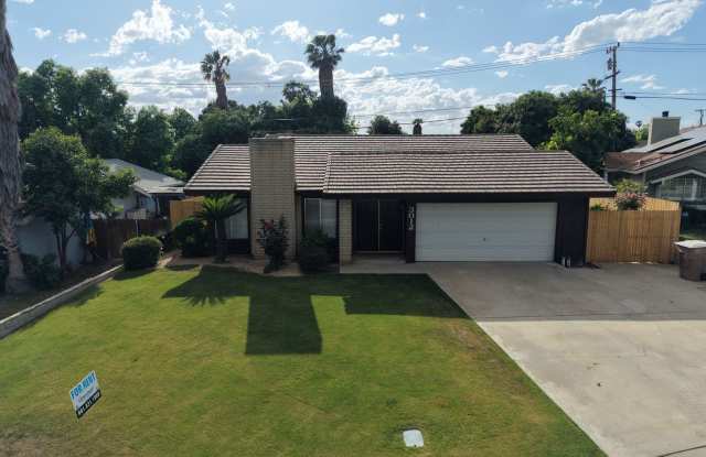 Spacious 4-Bedroom Home in Northeast Bakersfield photos photos