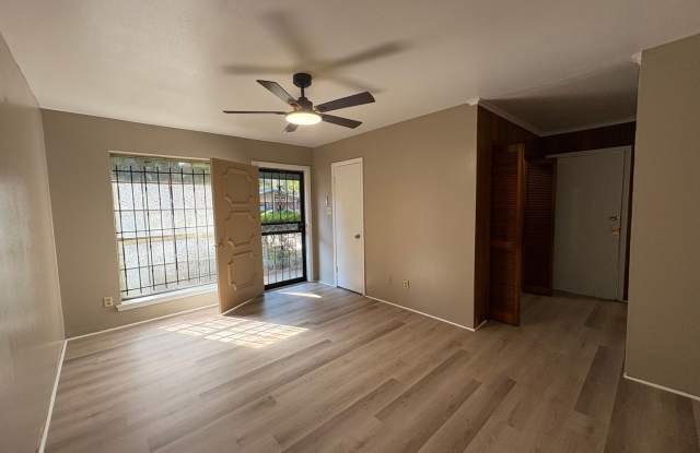 Beautiful 3 bedroom/1 bath home with Central Air & Heat! Gallery 4