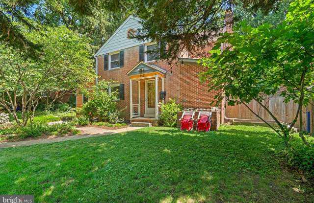 9311 WOODLAND Drive Gallery 3