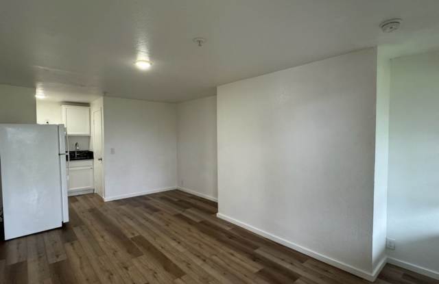 Nice studio apartment *ALL utilities included photos photos