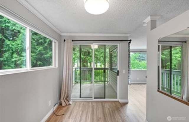 Beautiful Sudden Valley studio surrounded by nature Gallery 1