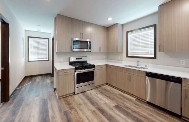 Modern 5 Bedroom Unit Close to U of M Campus! photos photos