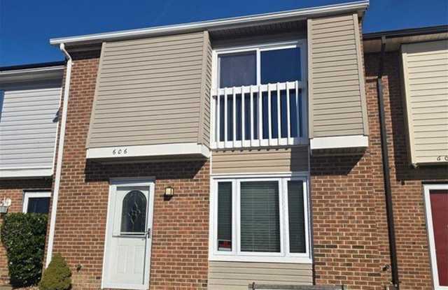 606 Charles Court photos photos