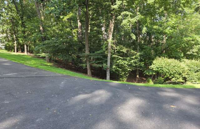 West Ridge Stately and Private Home Gallery 1