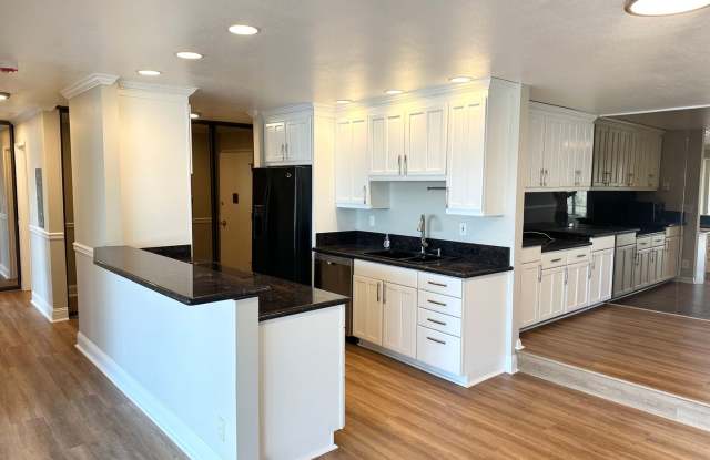 2-bed, 2-bath Condo with Sweeping Views of City and Space Needle! Gallery 4