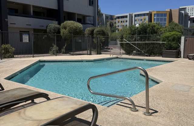 2-bedroom Tempe condo - UNIVERSITY & RURAL Gallery 3