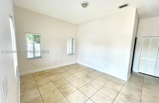 2487 W 5th Ct Gallery 4