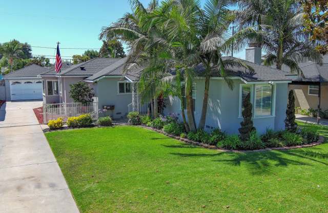 Coming Soon! 3 Bed 1.5 Bath House with Pool! photos photos
