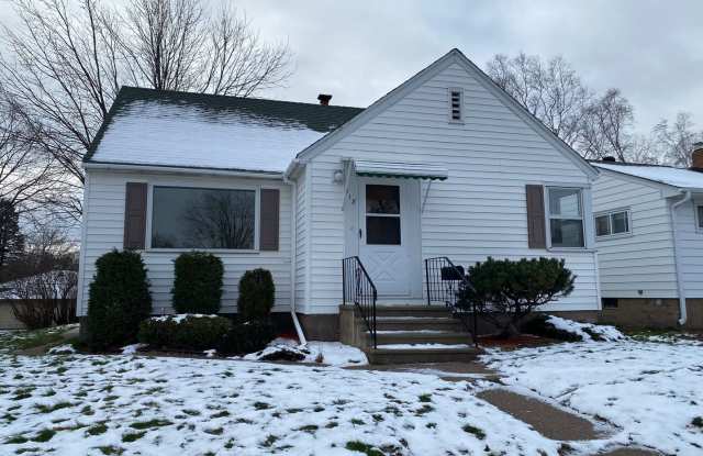 AVAILABLE JUNE 15TH - 3 BED 1 BATH photos photos