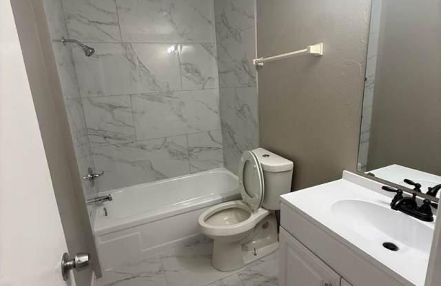 2 bedroom/1 bathroom Gallery 4