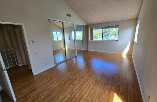 Move-Special: 1/2 off 1st month’s rent! Spacious 3-Bedroom, 2.5-Bath Townhome in Desirable La Jolla Gallery 3