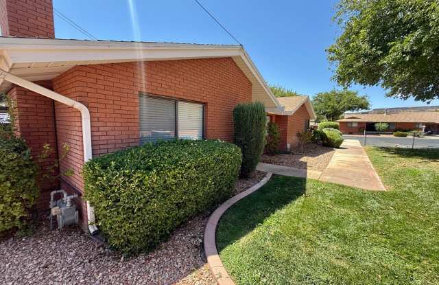 Charming 3-BR Home in Snow Park Gallery 3