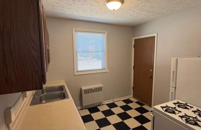 Hillside Court Apartments (306 N. 31st Ave.) Gallery 4