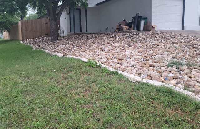 DOVE SPRINGS DELIGHT - RENOVATED 2/2 DUPLEX - HUGE YARD - GARAGE photos photos