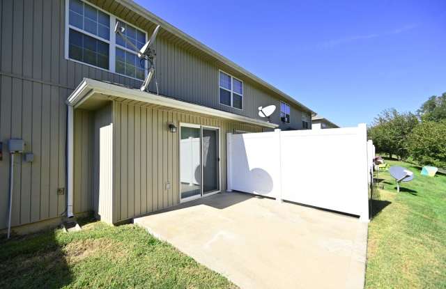 Nice 3 Bedroom, 2.5 Bath Townhouse with 1 car garage in Oak Valley Subdivision Gallery 4