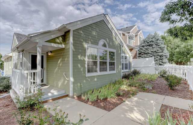 South-Facing End-Unit Ranch Townhome for Rent – Indian Peaks photos photos