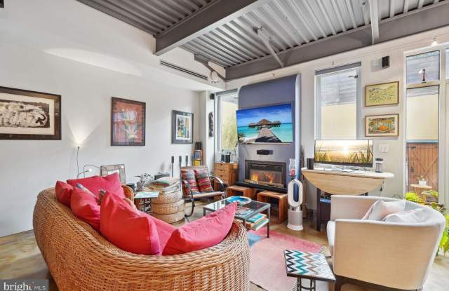 2351 CHAMPLAIN Street NW Gallery 4