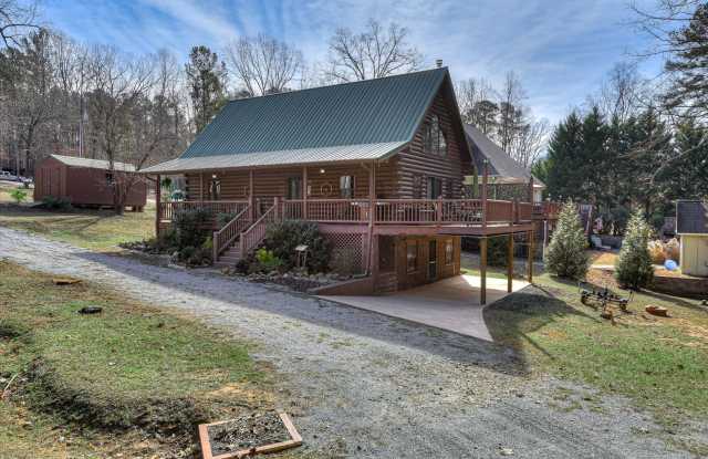 Fully Furnished Monthly Lake Cabin Rental | Available October – March Gallery 4