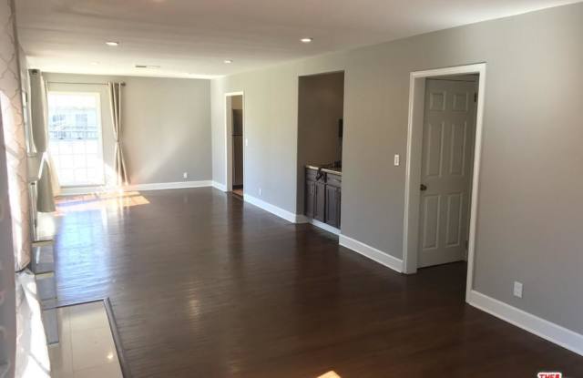 22701 HATTERAS Street Gallery 3