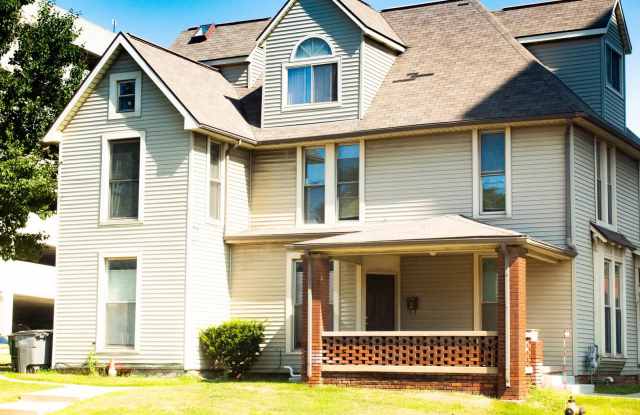 3 Bedroom, 1 Bath Blocks From Harry's! - 157 Pierce Street, West Lafayette, IN 47906