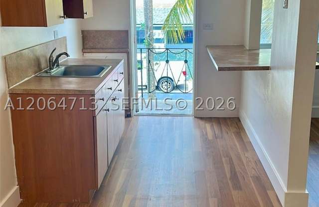 70 NW 77th St photos photos