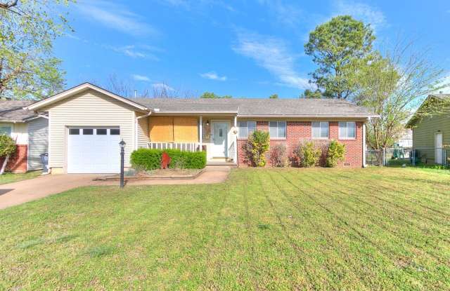 Charming 3-Bedroom Home in Convenient Tulsa Location photos photos