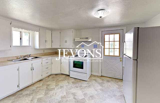 Pet-friendly single-family home in Tieton - Large backyard and easy access to I-82 - 2851 Rosenkranz Road, Yakima County, WA 98947
