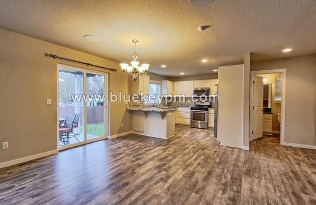 4 Bed, 2.5 Bath with Office/Den and 2 Car Garage in Orchards Fountain Village Gallery 4