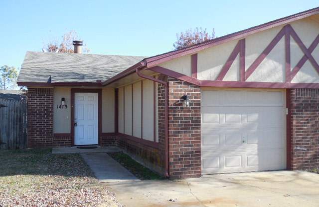 Large Two Bedroom Duplex with Garage for Lease Near OU Campus!!! ALL Appliances Included!! photos photos
