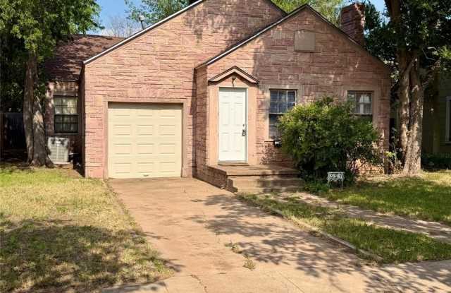 889 Ross Avenue photos photos