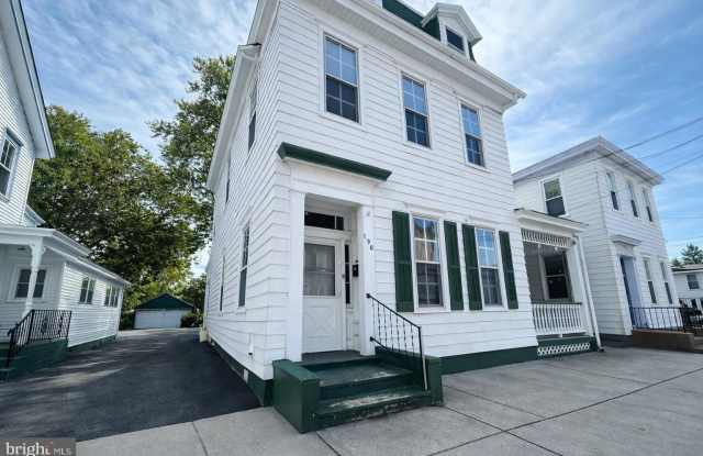 190 7TH Street Gallery 2