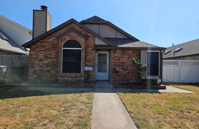 (3) Bed/(2) Bath Avail in Moore Avail NOW! Storm Shelter and Pets Negotiable! photos photos