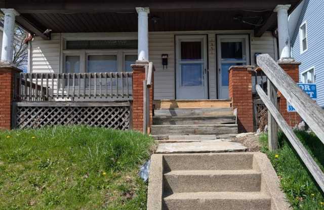 1351 S Seneca Ave photos photos