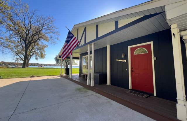 Cozy 4 Bedroom Home on Lakefront (Fully Furnished) photos photos