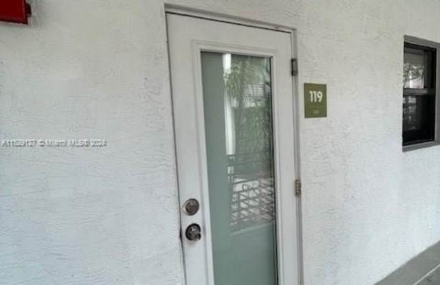 9040 Collins Ave Gallery 3