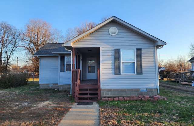 Cute 2 bedroom 1 bath home for rent - 1220 Martin Luther King Junior Drive, Paducah, KY 42001