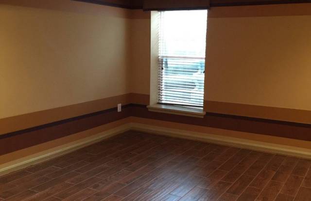 2404 ALMHOUSE Drive Gallery 2